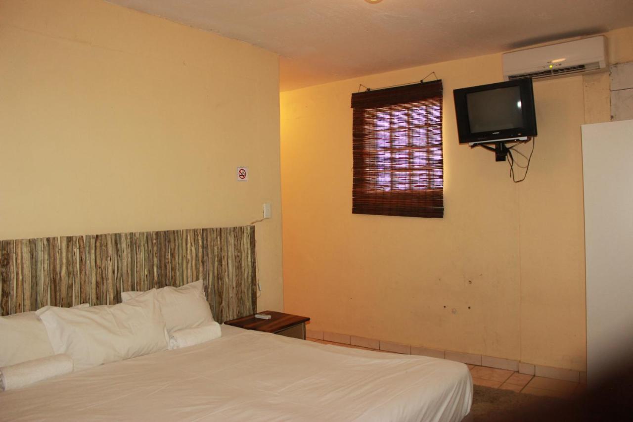 Pandeinge Hotel Уиндхоек Екстериор снимка